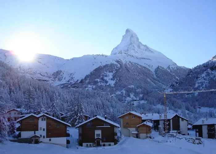 阿尔法摩尼公寓酒店 *